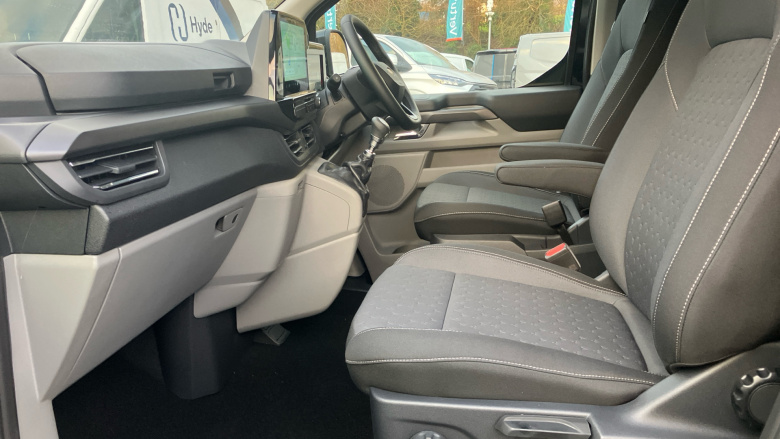 Ford Tourneo Custom 320 L1 Diesel Fwd 2.0 EcoBlue 136ps H1 Titanium 8 seater